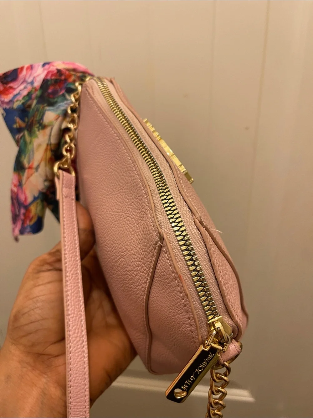 Betset Johnson please check all picture of condition